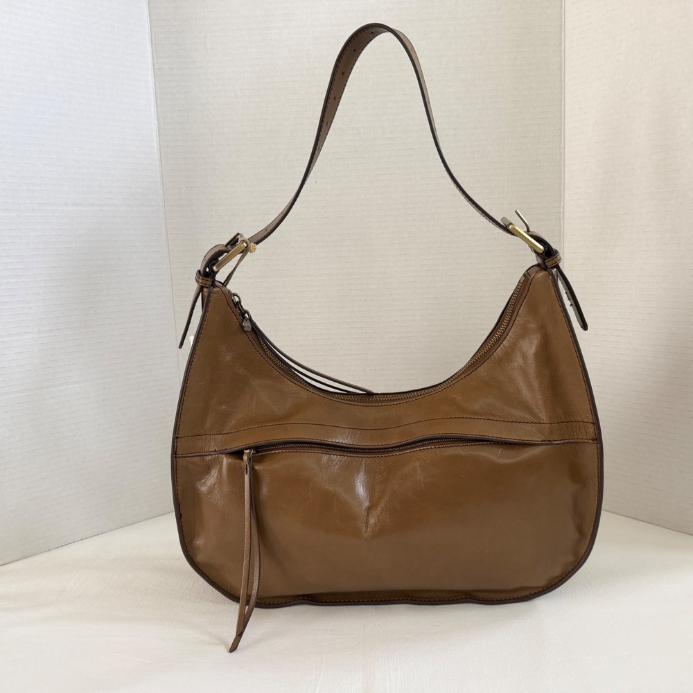 HOBO Int'l PREVAIL Shoulder Bag Mink NWT Crescent-Shaped Zip Top - Picture 2 of 11